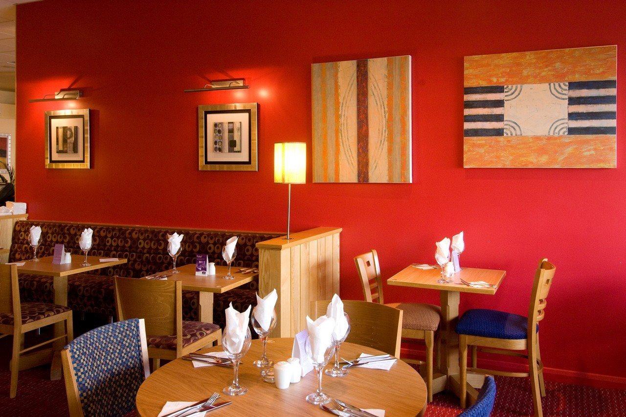 Premier Inn West Bromwich Central ภายนอก รูปภาพ