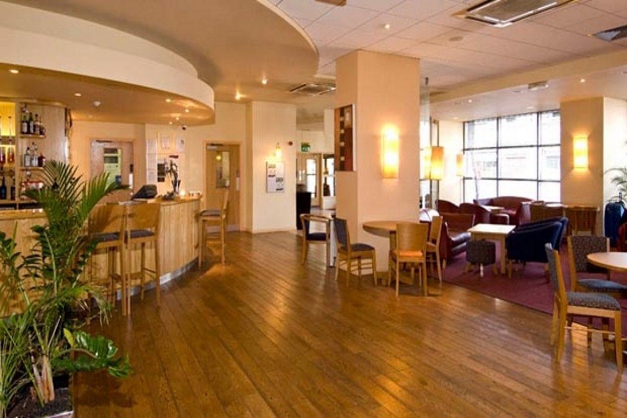 Premier Inn West Bromwich Central ภายนอก รูปภาพ